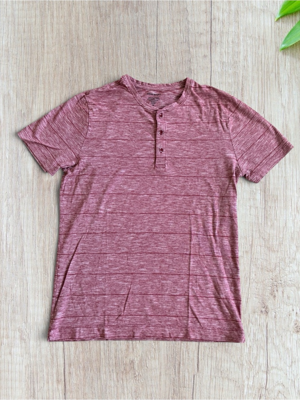 Banana Republic Heathered Faded Red/Pink Short Sleeve Henley Size M
